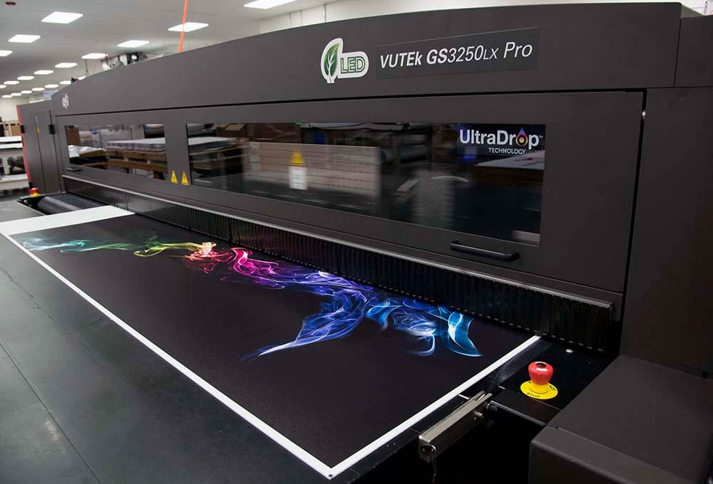 Latex/UV roll-to-roll & flatbed printing Latex/UV roll-to-roll & flatbed printing